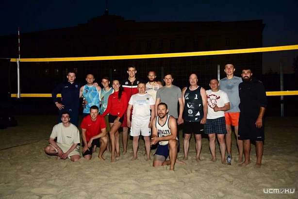 В Орле в волейбольной схватке сошлись Клычков и именитые спортсмены Никишин и Гапонов