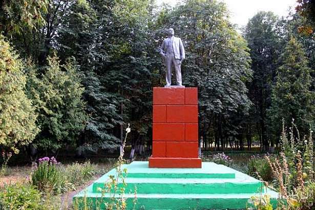 В Орловской области надругались над памятником Ленину