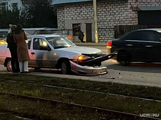В Орле легковушка врезалась в фуру