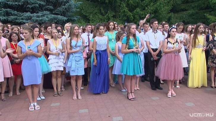 Фоторепортаж: в Орле отгремел бал медалистов