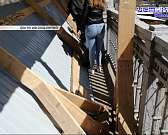 Защитная конструкция в пешеходной зоне на Красном мосту в выходные покосилась.