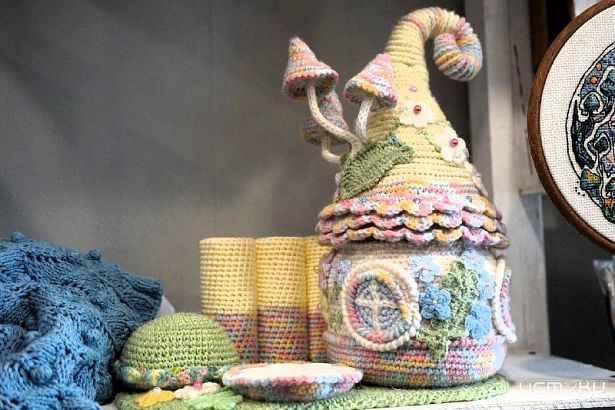 Накануне в центре Орла рукодельницы из разных городов, а также Турции и Белоруссии вязали на публике Накануне в центре Орла рукодельницы из разных городов, а также Турции и Белоруссии вязали на публике