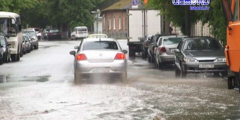 Орел плывет: затянувшиеся дожди напомнили о традиционной проблеме города