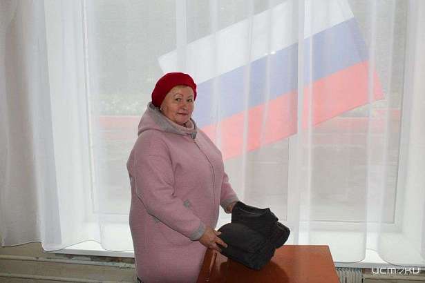 С теплом и заботой: жительница Шаблыкинского района шьет для мобилизованных орловчан теплую одежду