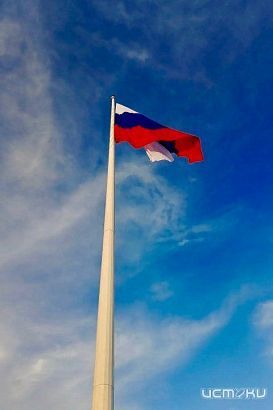 Самый большой флаг России на Орловщине вернулся на место