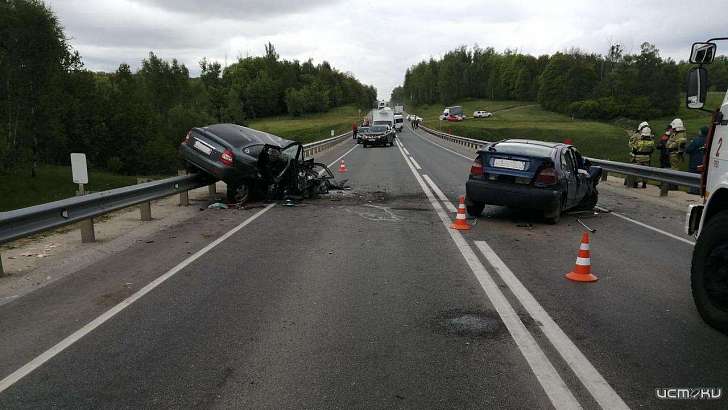 Народный корреспондент прислал видео с места серьезного ДТП под Мценском
