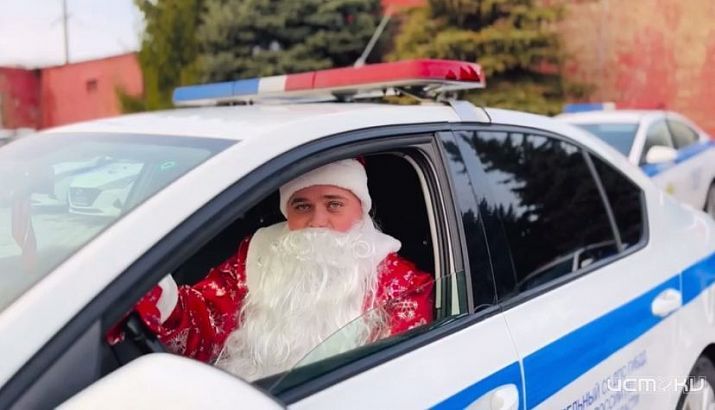 Сотрудники Госавтоинспекции сердечно поздравляют орловчан с наступающим Новым годом! 