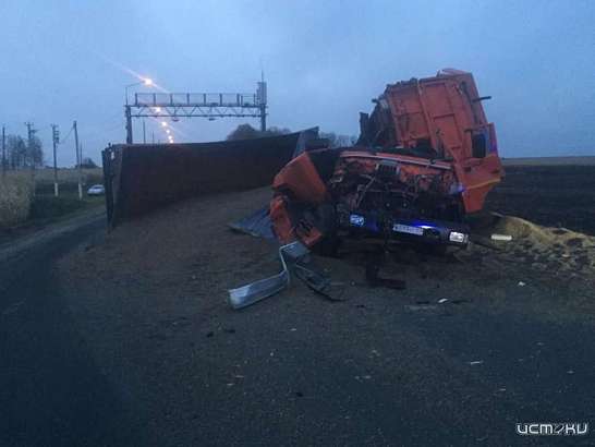 ДТП под Орлом: один грузовик "догнал" другого