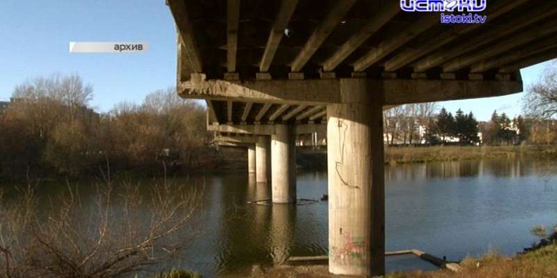 Юный роллер проверил орловчан на бдительность, а на многострадальном мосту Дружбы уже замечены ямы