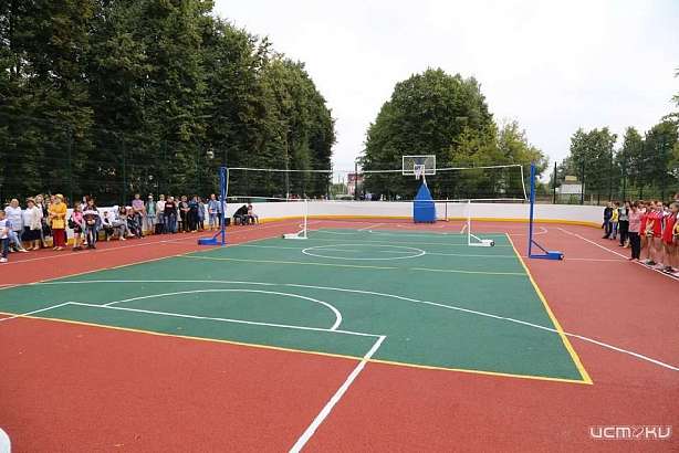 В Свердловском районе открылась новая спортплощадка 