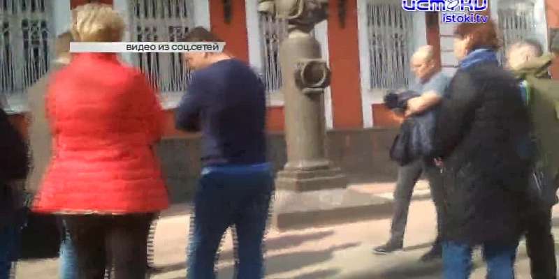 Видео: в разгар пандемии в Орле вместо карантина устроили пешую экскурсию