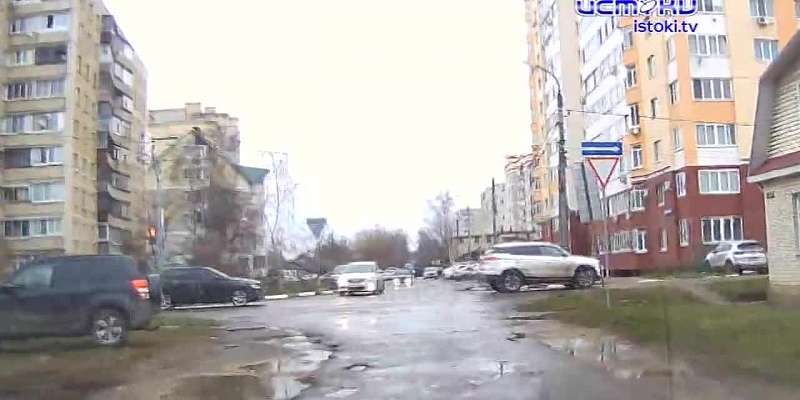 Тренд онлайн-общения чиновников с орловчанами набирает обороты. Накануне в эфир вышел областной чиновник Алексей Субботин. Он зачитал с листа сухие ци...