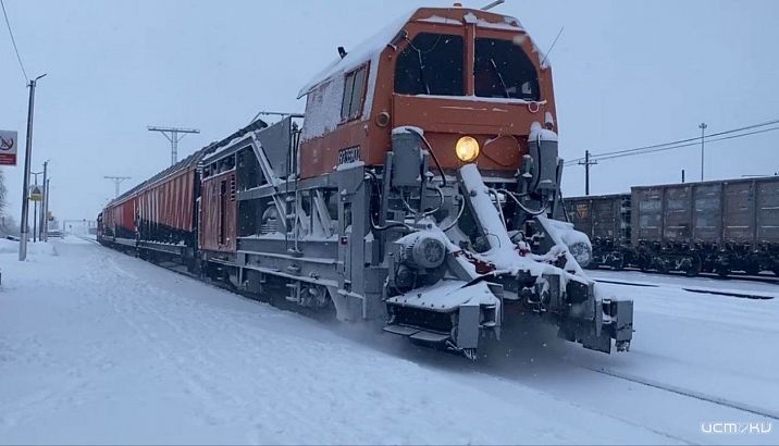 В связи с мощным снегопадом, пришедшим в столичный регион, Московская железная дорога переведена на усиленный режим работы.