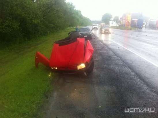 На трассе М-2 в ДТП автомобиль разорвало пополам