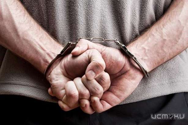 Во Мценске мужчина со знакомой ограбили магазин