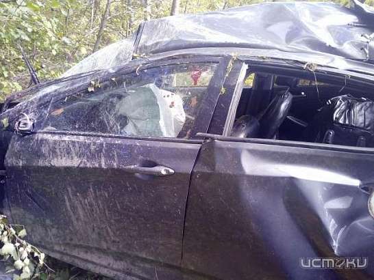 На Орловщине машина с двумя людьми улетела в кювет