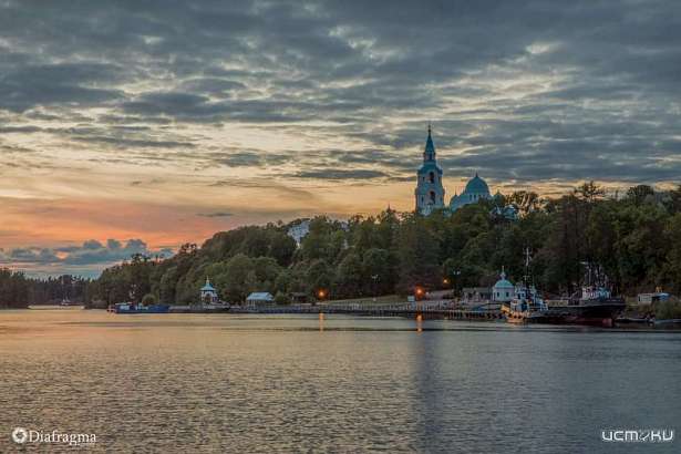 На центральной улице города Орла - улице Ленина открылась фотовыставка «Свет Валаама»