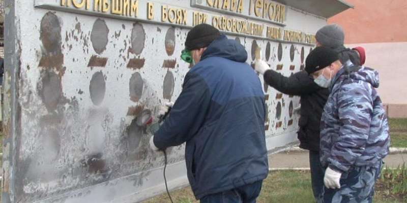 Что случилось с памятником в железнодорожном районе Орла?