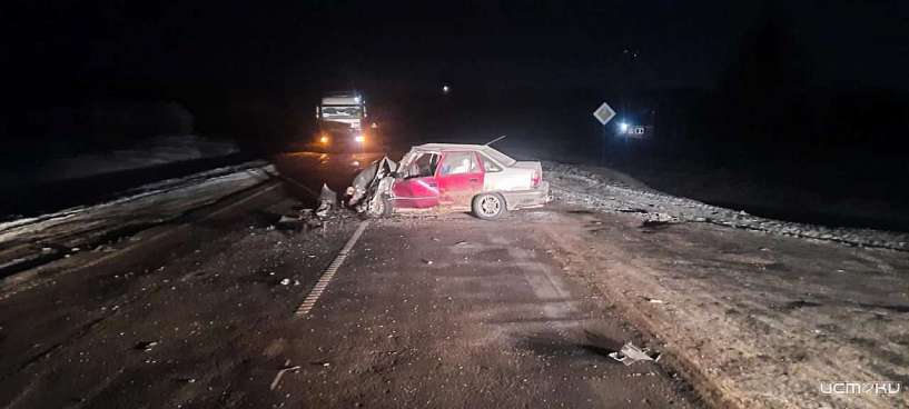 Под Орлом легковушка при повороте врезалась в большегруз «Volvo»