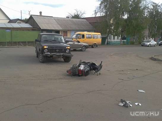 Столкновение автомобиля и скутера в г. Ливны