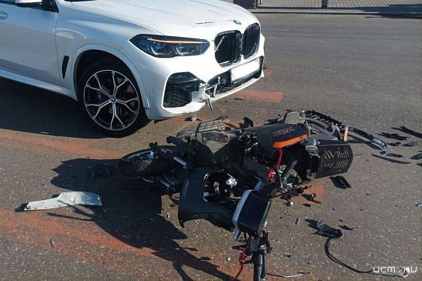Авария в Орле: электровелосипедист попал под колёса BMW на оживлённом перекрёстке