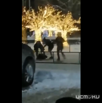 Глазами очевидцев: в Орле неизвестные избили человека