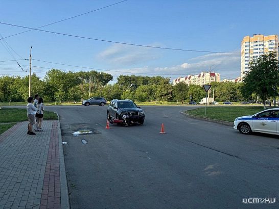В Орле после столкновения с иномаркой госпитализирован юный питбайкер В Орле после столкновения с иномаркой госпитализирован юный питбайкер