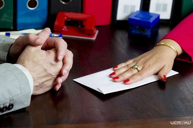 Орловчанка заплатит почти полмилиона рублей за то, что помогла студенту сдать экзамены за взятку