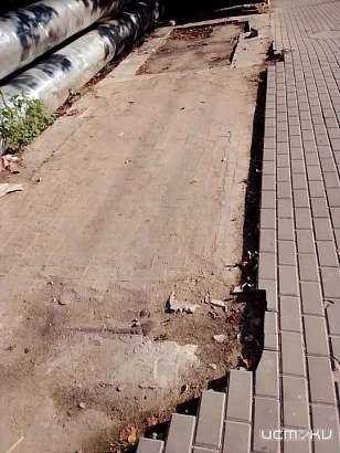 В Орле в ужасном виде находится остановка возле школы для глухих