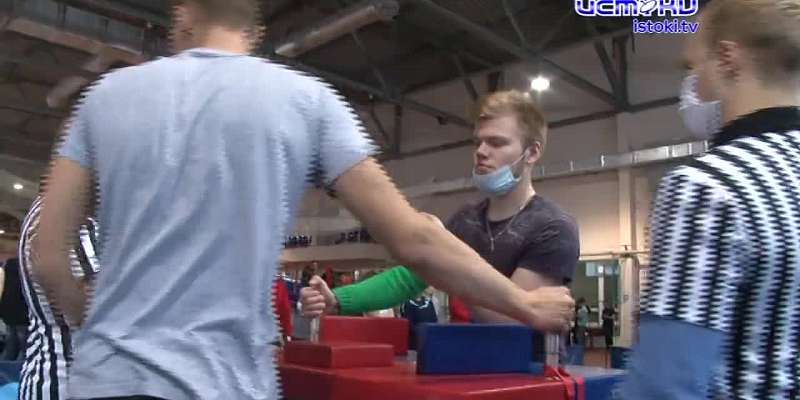 Важны не только руки, но и голова: среди орловчан выбирали лучших армрестлеров