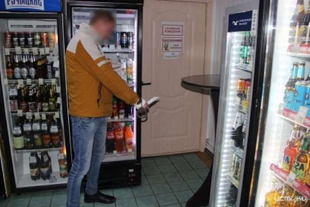 В Орле двое мужчин пытались в магазине зарезать троих покупателей, в том числе подростка