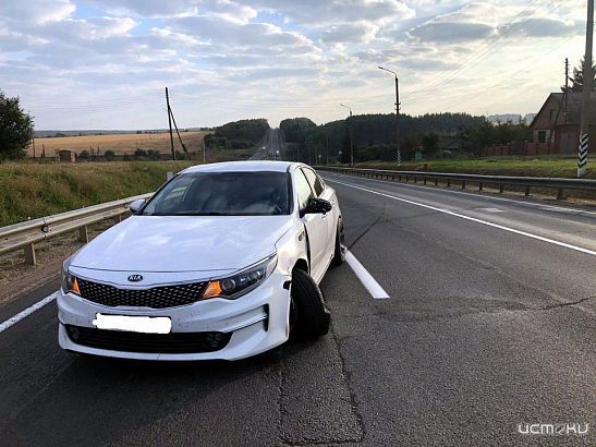 Под Орлом столкнулись две встречные иномарки Под Орлом столкнулись две встречные иномарки