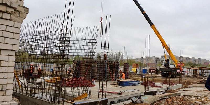 Фотофакт: в Орле возобновилось строительство теннисных кортов 