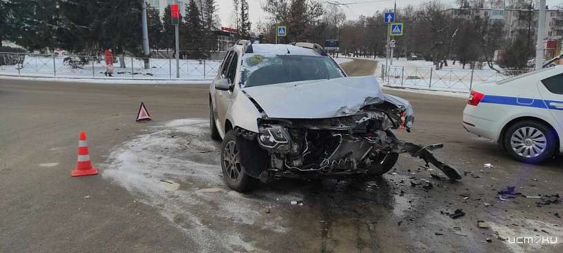 В Орле «Газель» протаранила «Рено», дорожное ограждение и еще сбила пешехода