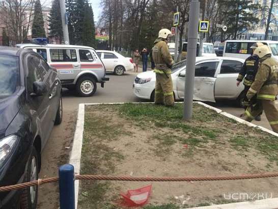 На Октябрьской столкнулись «скорая» и легковушка