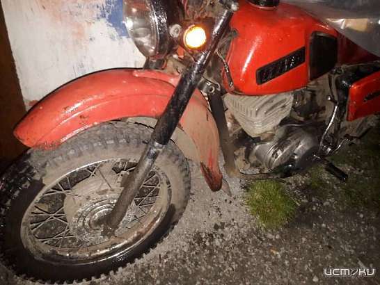 В Орловской области пьяный мотоциклист въехал в забор частного дома