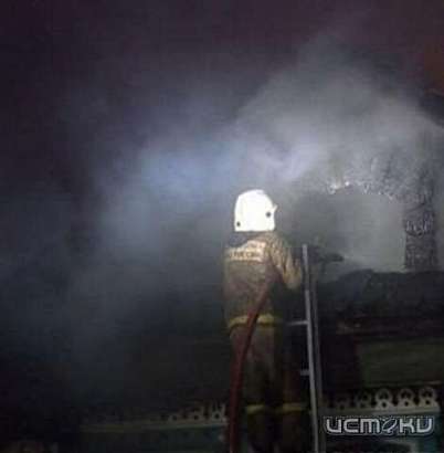 Пожар в Ливнах тушили семь спасателей 