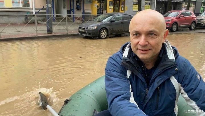 Орловчане делятся мемами на тему коммунальной аварии