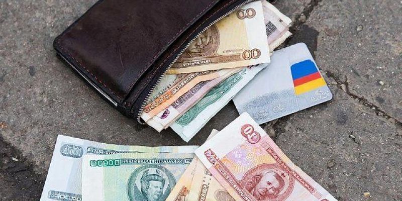 Кошелек нашелся, но деньги ушли: полиция поймала похитителя средств с чужих карт