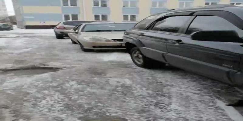 Жители Орла в один голос твердят, что улицы города "захватили" ямы