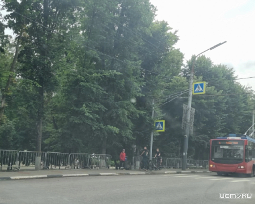 Забор в городском парке Орла все же оказался нужен