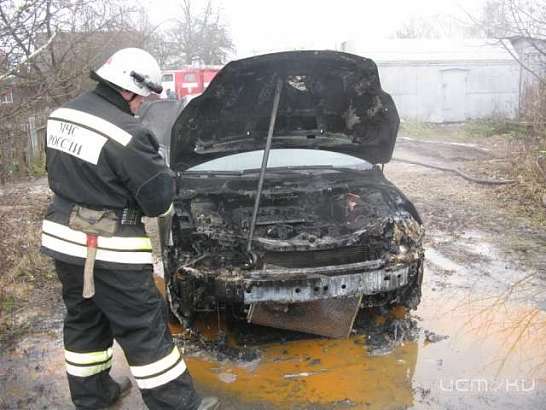 В Змиевке на полном ходу загорелся «Форд»
