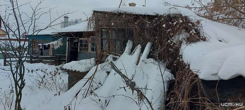 После нашего сюжета об инвалиде-ребёнке войны, который вынужден жить в аварийном доме, СК возбудил уголовное дело 