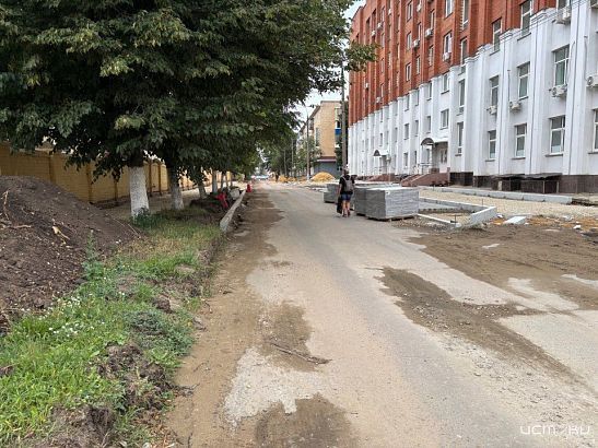 На улице Сурена Шаумяна в Орле подрядчик утверждает, что половина работ уже сделана
