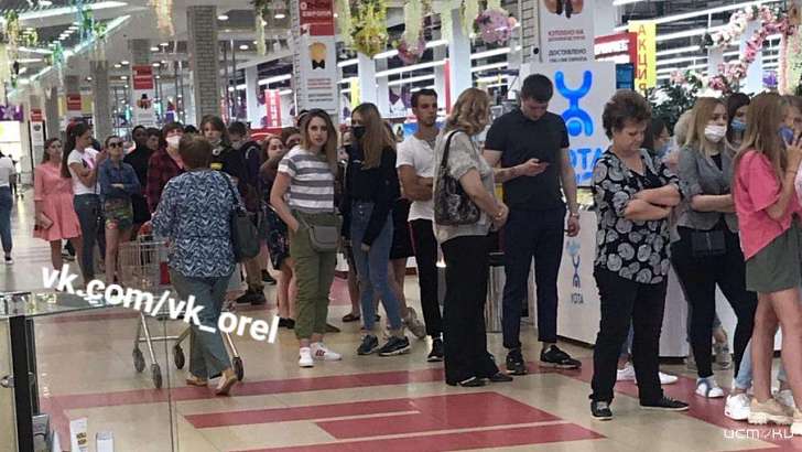 COVID не остановит: орловчане столпились в очереди за покупками и на пляжах