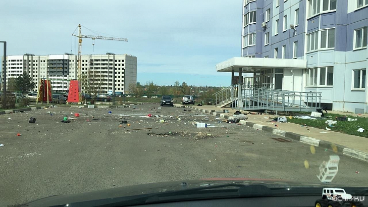 В Орле неадекватная женщина «выкинула полдома» из окна многоэтажки 