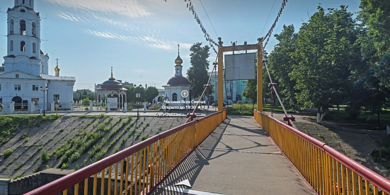 Все интереснее и интереснее...Подвесной мост около детского парка на ремонт так и не закрыли