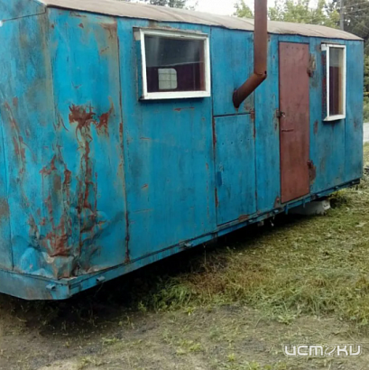 Общительный орловчанин приглашал своего знакомого в строительный вагончик и остался без зарплаты и телефона