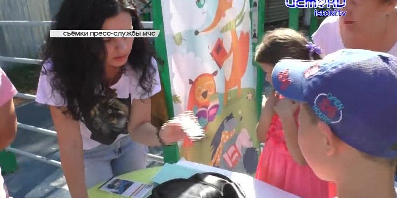 Орловский рабочий погиб под погрузчиком, а музыканты поучаствовали в массовом исполнении гимна. Новости за 90 секунд.
