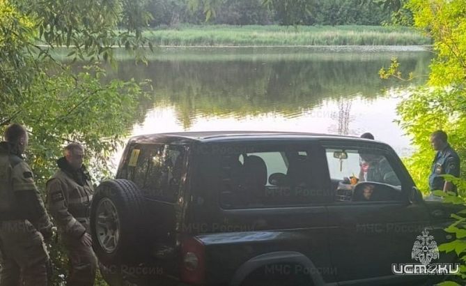 В Орле автоледи чуть не утопила внедорожник